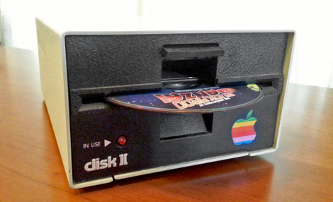 Illustration for article titled I Desperately Want This Ancient Apple Disk Drive With a Blu-Ray Upgrade
